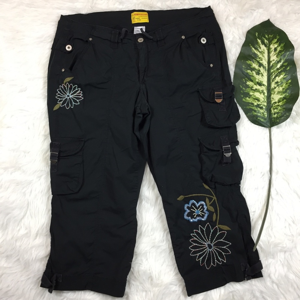 Z. Cavaricci black cropped cargo pants sz 18